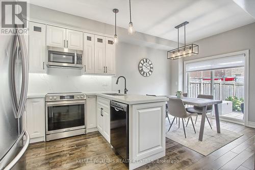 721 Yarfield Crescent, Newmarket (Glenway Estates), ON - Indoor Photo Showing Kitchen With Upgraded Kitchen