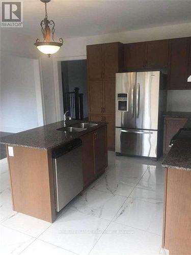 31 Robert Baldwin Boulevard, East Gwillimbury, ON - Indoor Photo Showing Kitchen With Double Sink