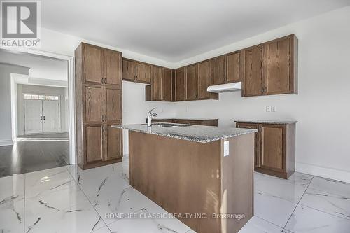 31 Robert Baldwin Boulevard, East Gwillimbury, ON - Indoor Photo Showing Kitchen