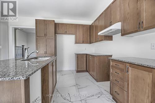 31 Robert Baldwin Boulevard, East Gwillimbury, ON - Indoor Photo Showing Kitchen With Double Sink