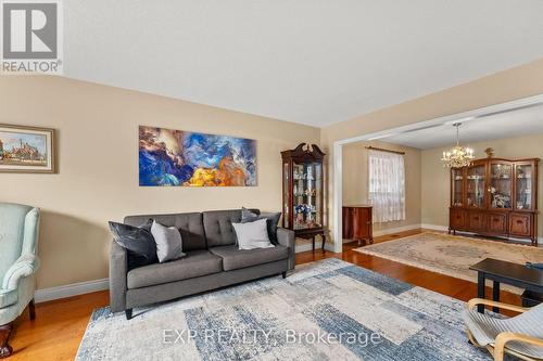 4135 Hickory Drive, Mississauga (Rathwood), ON - Indoor Photo Showing Living Room