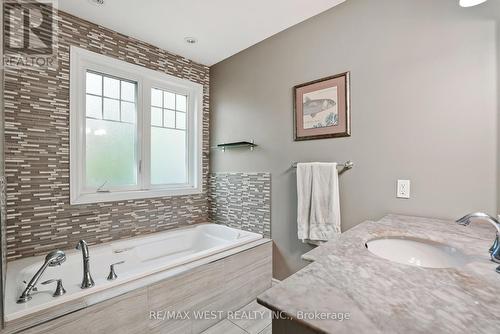 11 Rosemary Road, Tiny, ON - Indoor Photo Showing Bathroom