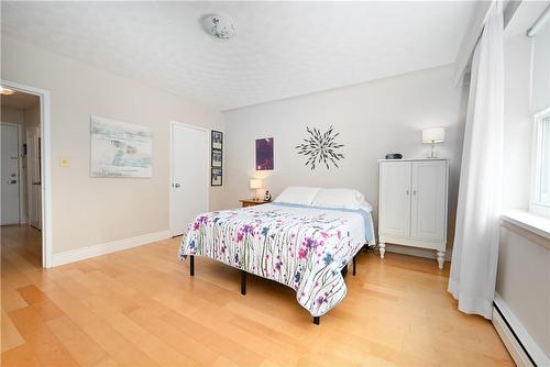 1377 Lakeshore Road|Unit #207, Burlington, ON - Indoor Photo Showing Bedroom