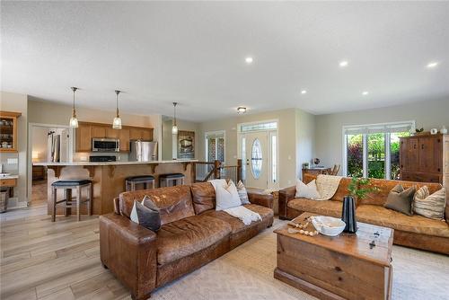 46 Sea Breeze Drive, Port Dover, ON - Indoor Photo Showing Living Room