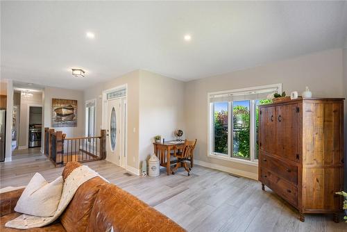 46 Sea Breeze Drive, Port Dover, ON - Indoor Photo Showing Living Room