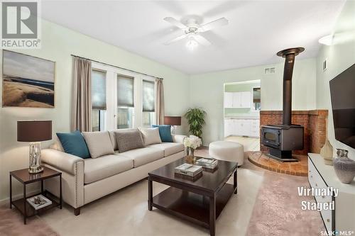 1801 E Avenue N, Saskatoon, SK - Indoor Photo Showing Living Room