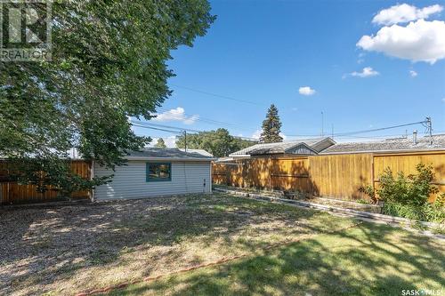 1801 E Avenue N, Saskatoon, SK - Outdoor