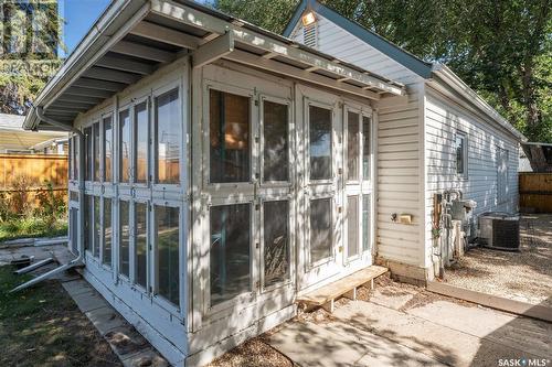 1801 E Avenue N, Saskatoon, SK - Outdoor