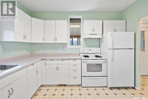 1801 E Avenue N, Saskatoon, SK - Indoor Photo Showing Kitchen