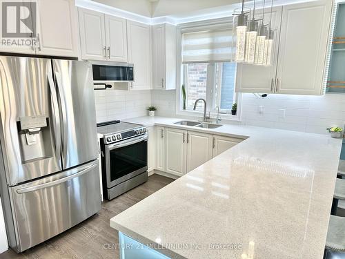 50 Seaton Crescent, Tillsonburg, ON - Indoor Photo Showing Kitchen With Double Sink With Upgraded Kitchen