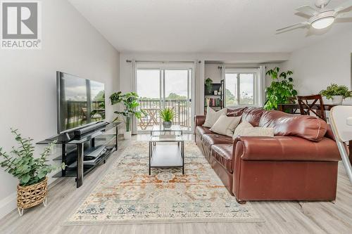 305 - 276 Eiwo Court, Waterloo, ON - Indoor Photo Showing Living Room