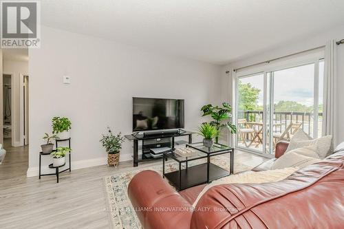 305 - 276 Eiwo Court, Waterloo, ON - Indoor Photo Showing Living Room