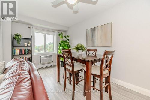 305 - 276 Eiwo Court, Waterloo, ON - Indoor Photo Showing Dining Room