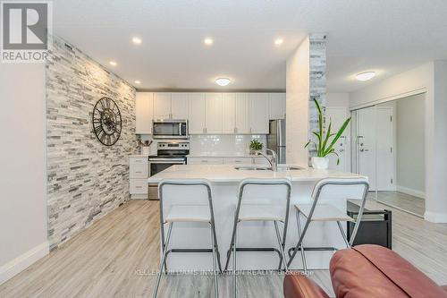 305 - 276 Eiwo Court, Waterloo, ON - Indoor Photo Showing Kitchen