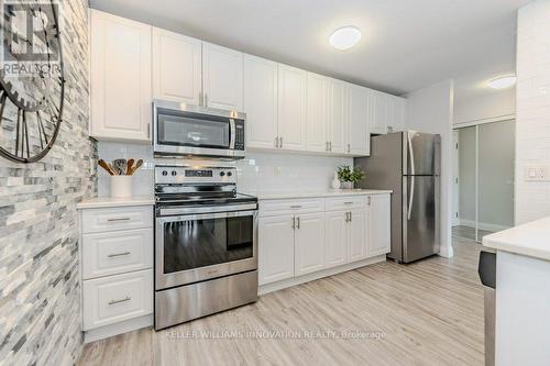 305 - 276 Eiwo Court, Waterloo, ON - Indoor Photo Showing Kitchen