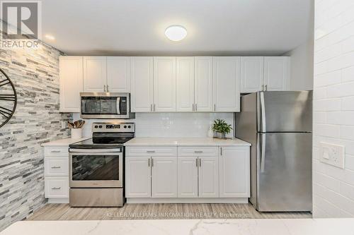 305 - 276 Eiwo Court, Waterloo, ON - Indoor Photo Showing Kitchen