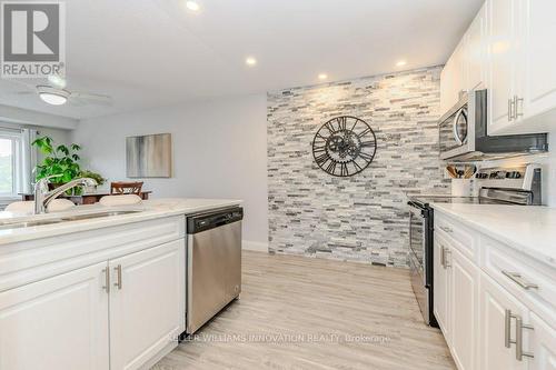 305 - 276 Eiwo Court, Waterloo, ON - Indoor Photo Showing Kitchen