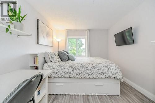 305 - 276 Eiwo Court, Waterloo, ON - Indoor Photo Showing Bedroom