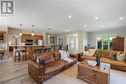 46 Sea Breeze Drive, Norfolk (Port Dover), ON - Indoor Photo Showing Living Room