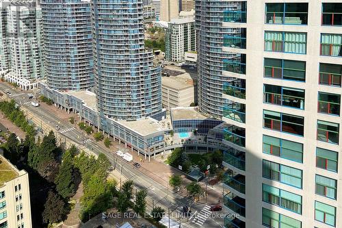 3501 - 99 Harbour Square, Toronto (Waterfront Communities), ON - Outdoor With Facade