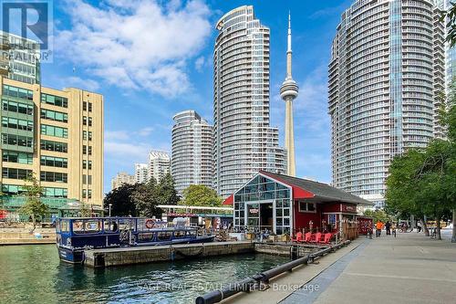 3501 - 99 Harbour Square, Toronto (Waterfront Communities), ON - Outdoor With Facade