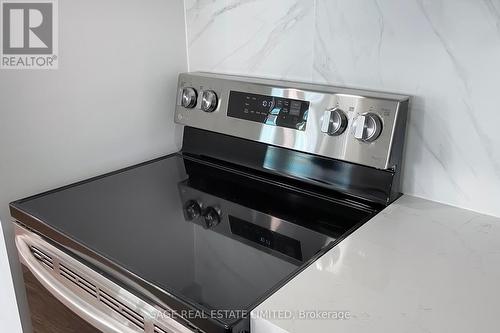 3501 - 99 Harbour Square, Toronto (Waterfront Communities), ON - Indoor Photo Showing Kitchen