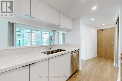 3501 - 99 Harbour Square, Toronto (Waterfront Communities), ON - Indoor Photo Showing Kitchen With Double Sink