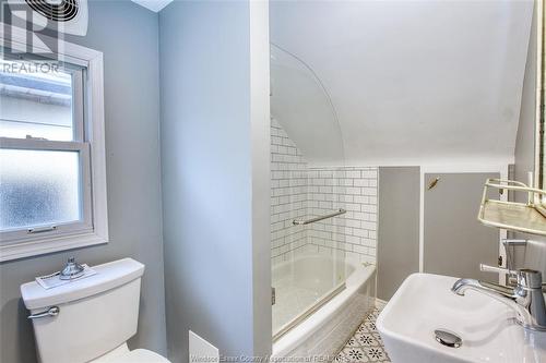 1545 Pierre, Windsor, ON - Indoor Photo Showing Bathroom