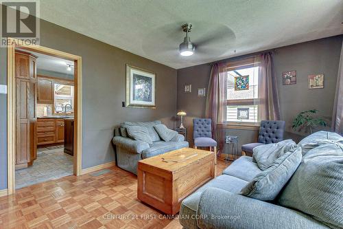 105 Lyman Street, London, ON - Indoor Photo Showing Living Room