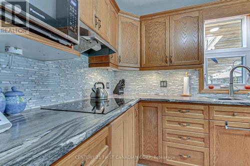 105 Lyman Street, London, ON - Indoor Photo Showing Kitchen