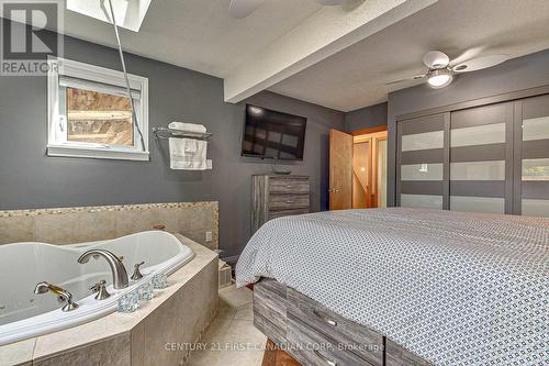 105 Lyman Street, London, ON - Indoor Photo Showing Bedroom