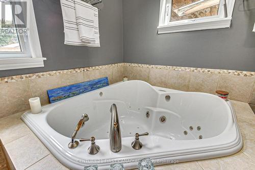 105 Lyman Street, London, ON - Indoor Photo Showing Bathroom