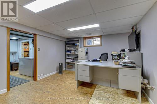 105 Lyman Street, London, ON - Indoor Photo Showing Office