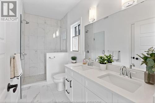 210 Mclellan Avenue, Amherstburg, ON - Indoor Photo Showing Bathroom