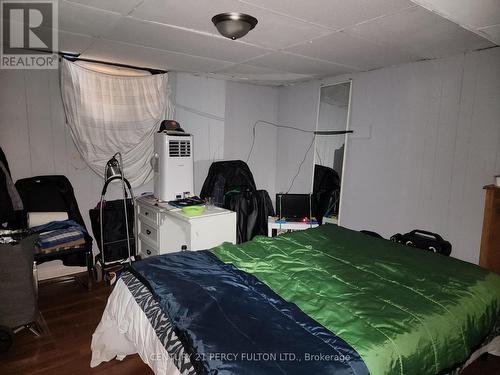 5991 Culp Street, Niagara Falls, ON - Indoor Photo Showing Bedroom