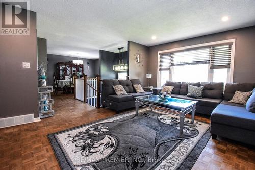 529 Scott Street, St. Catharines, ON - Indoor Photo Showing Living Room