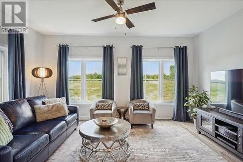 7 - 314 Equestrian Way, Cambridge, ON - Indoor Photo Showing Living Room