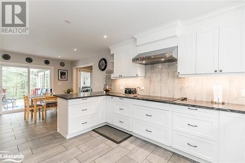 4945 Muskoka 117 Road, Dorset, ON - Indoor Photo Showing Kitchen With Upgraded Kitchen