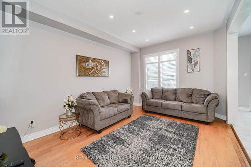 617 Fred Mclaren Boulevard, Markham, ON - Indoor Photo Showing Living Room