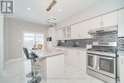 617 Fred Mclaren Boulevard, Markham, ON - Indoor Photo Showing Kitchen With Upgraded Kitchen