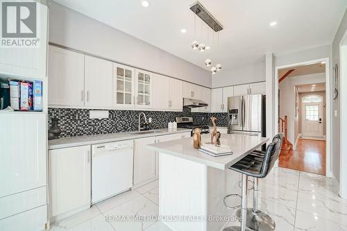 617 Fred Mclaren Boulevard, Markham, ON - Indoor Photo Showing Kitchen With Upgraded Kitchen