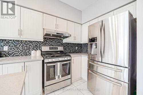 617 Fred Mclaren Boulevard, Markham, ON - Indoor Photo Showing Kitchen