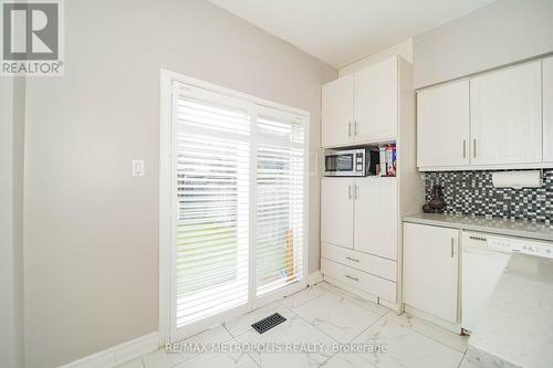 617 Fred Mclaren Boulevard, Markham, ON - Indoor Photo Showing Kitchen