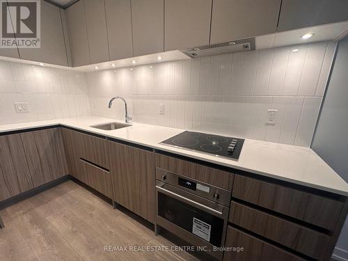 220 - 8 Beverley Glen Boulevard, Vaughan, ON - Indoor Photo Showing Kitchen With Upgraded Kitchen