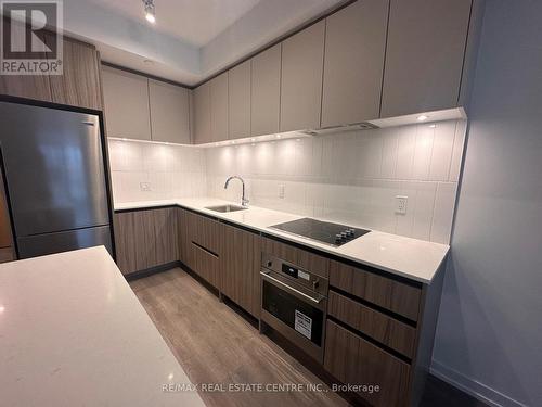 220 - 8 Beverley Glen Boulevard, Vaughan, ON - Indoor Photo Showing Kitchen With Upgraded Kitchen