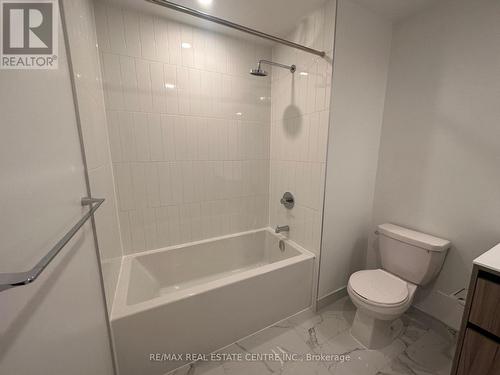 220 - 8 Beverley Glen Boulevard, Vaughan, ON - Indoor Photo Showing Bathroom