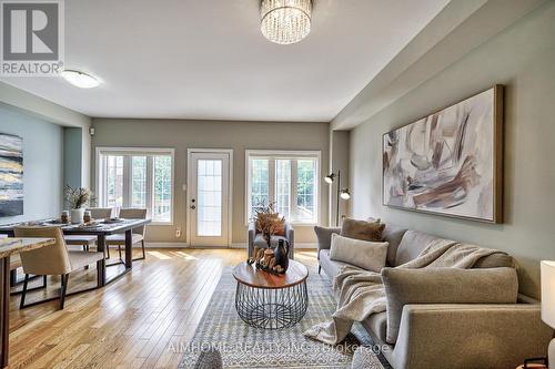 88 Southdown Avenue, Vaughan (Patterson), ON - Indoor Photo Showing Living Room