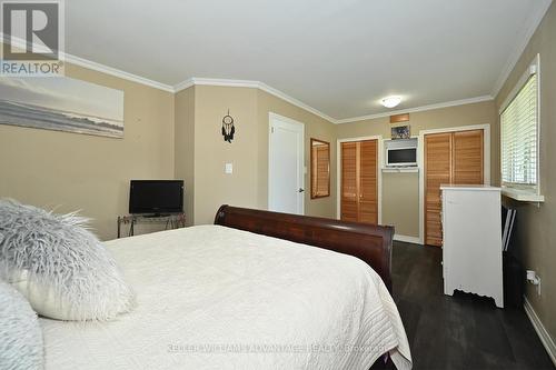 213 Sunset Crescent, Innisfil (Stroud), ON - Indoor Photo Showing Bedroom