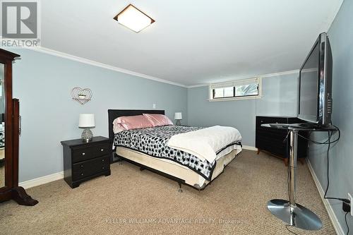 213 Sunset Crescent, Innisfil (Stroud), ON - Indoor Photo Showing Bedroom