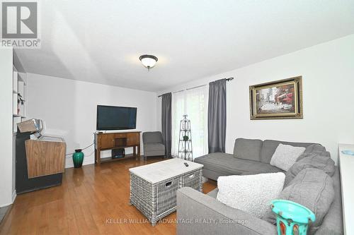 213 Sunset Crescent, Innisfil (Stroud), ON - Indoor Photo Showing Living Room